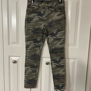 Womens’s Express Stretch Skinny Camouflage Jeans with Ankle Zipper-Size 4R